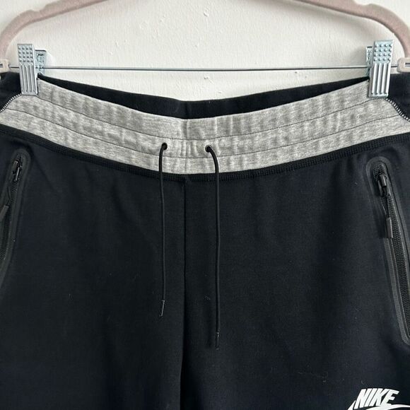 Nike Flat Front Stretch Zip Pocket Pull-On Elastic Waist Capri Pants Black Large - Picture 3 of 10
